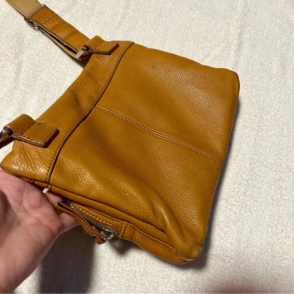 Danier Leather crossbody purse/handbag - Picture 8 of 10